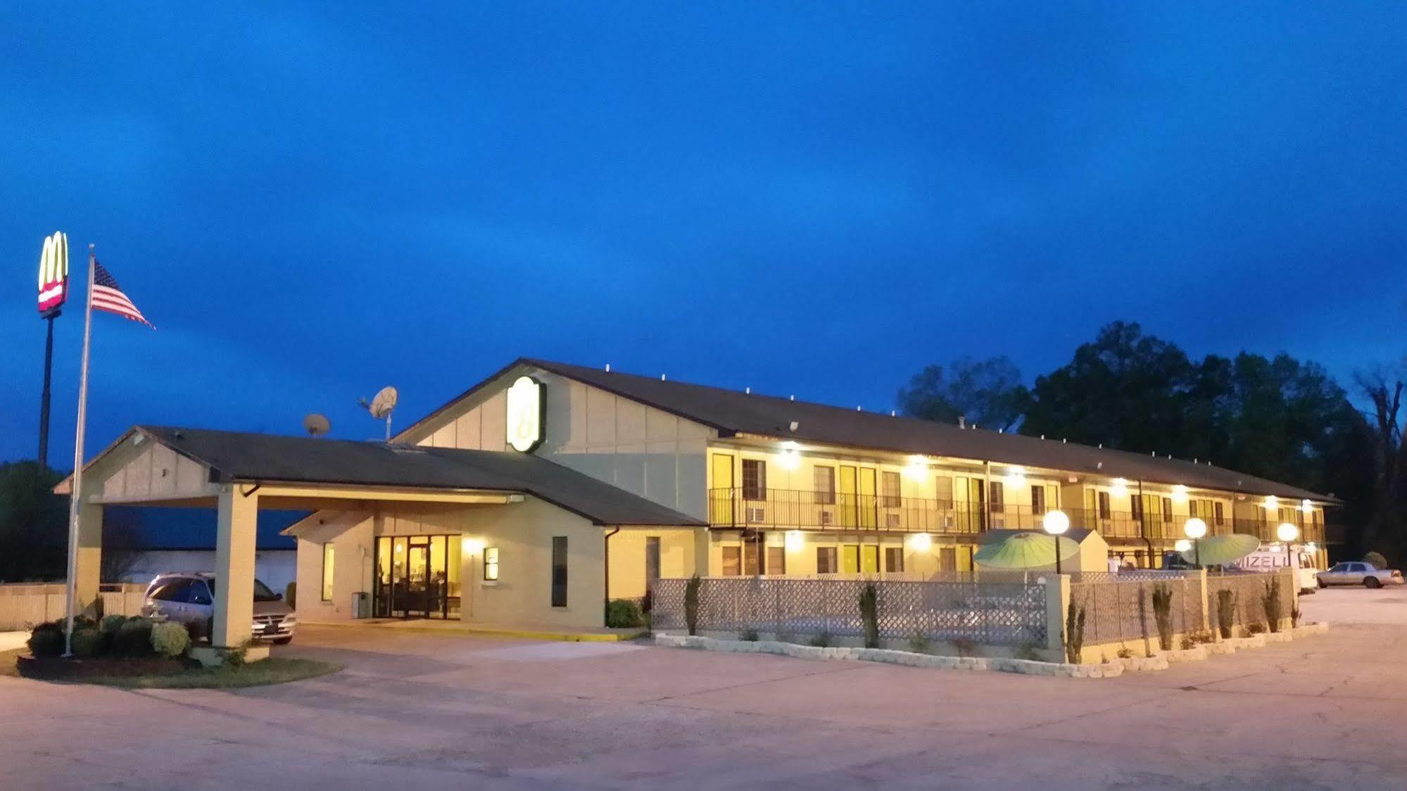 Super 8 By Wyndham Clarksville Ar Exteriér fotografie